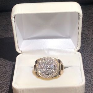 Gold ring with Diamonds  in middle